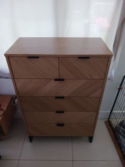 Tall chest drawers