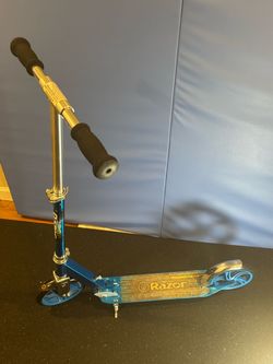 Razor A5 Lux Kick Scooter for Kids Ages 8+ - Great Condition
