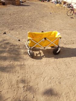 Yellow Beach wagon