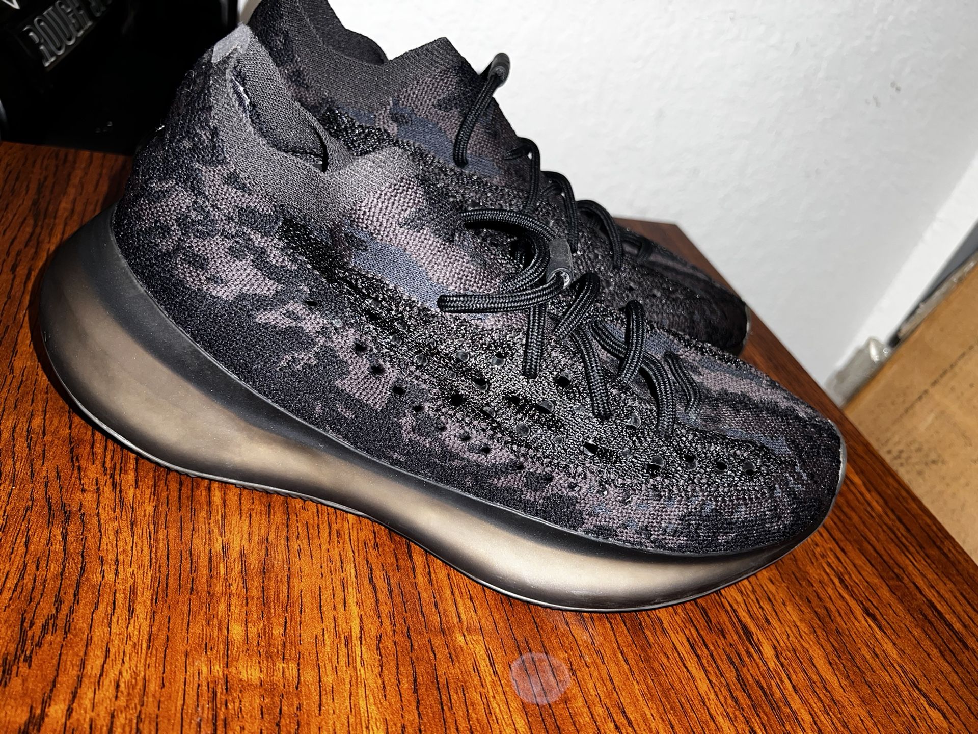 Yeezy 380 9.5 adidas main image 2