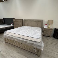 New in Box Solid Wood 3pc Bedroom Set 