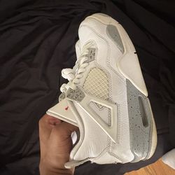 Jordan 4 “White Oreo” size 6.5y