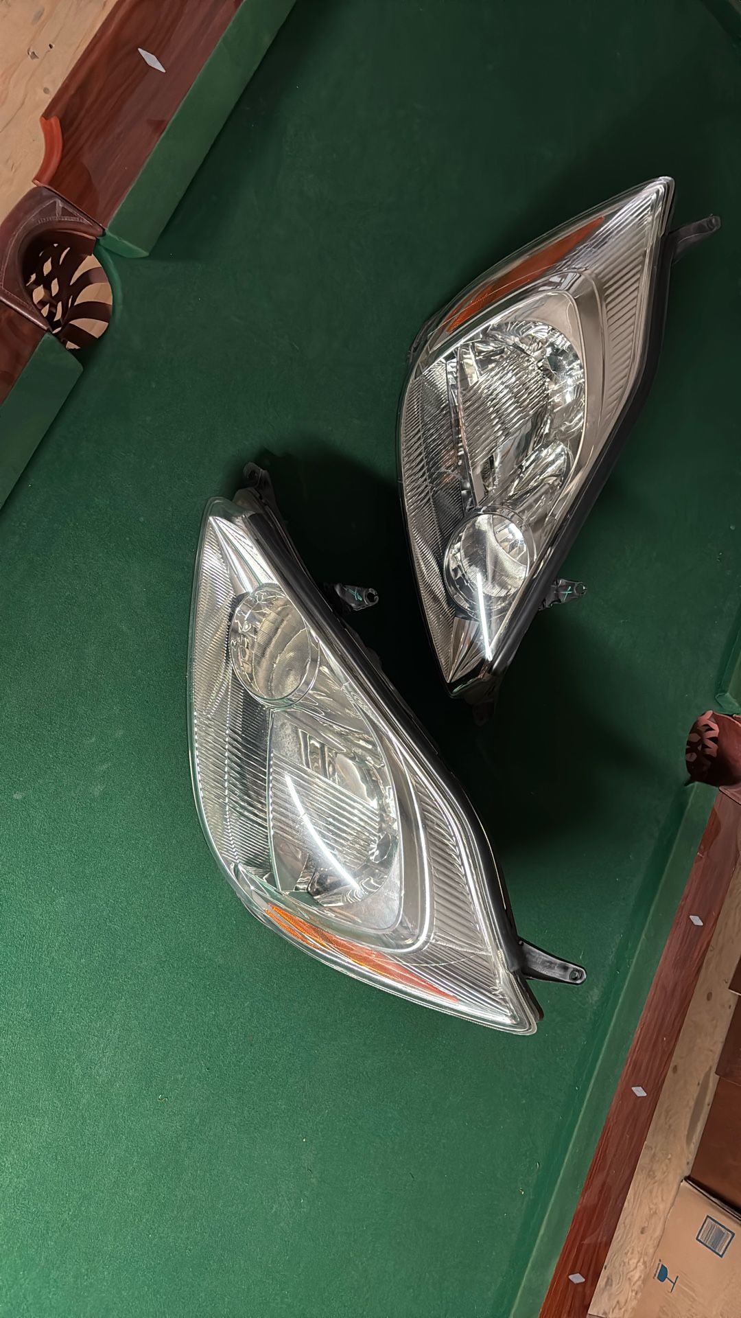 2005 Toyota Sienna Headlights