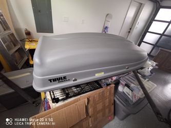 Thule Sidekick Roof Cargo Box (Model 682100) - Great Condition w/ Key & Mounting Hardware