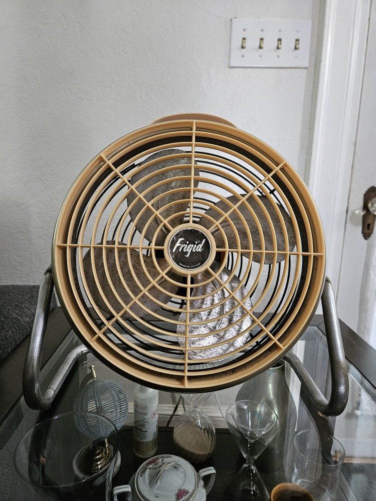 MCM Electric 12 Inch Tabletop Fan By Frigid