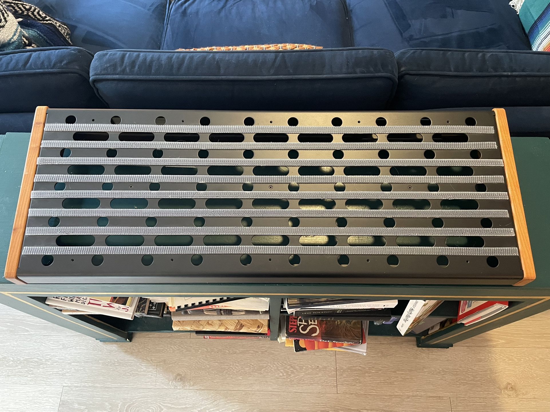 Emerson Large Pedalboard With Power Module 12x32inch