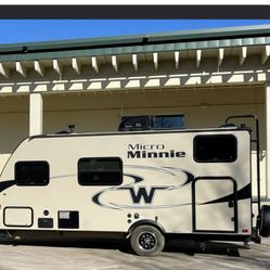 2017 Winnebago Towable Micro Minnie 1700BH.