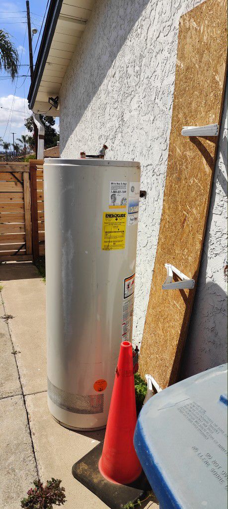 Free - Old Gas Water heater For Scrap . Leak At Bottom