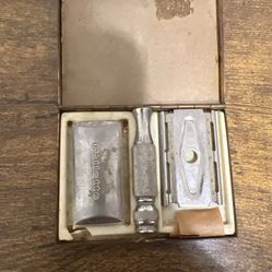 Vintage Safety Razor Set – Complete with Case (Collectible)