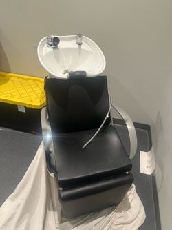 Hair washing station
