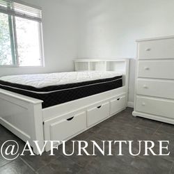Full Bed W Pillow Top Mattress And Drawers 