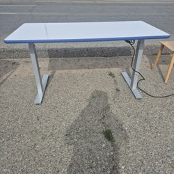 LINAK ELECTRIC HEIGHT ADJUSTABLE TABLE WORKBENCH.