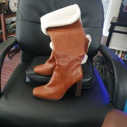 Beautiful Pair Of Women's Boots Size 9 Excellent Condition