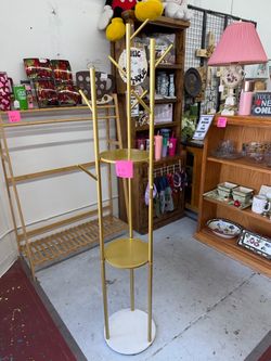 Hat/handbag/accessory tower