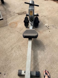 Magnetic Rowing Machine with Digital Monitor