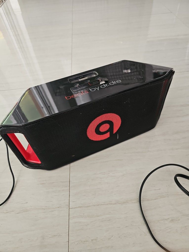 Beats by Dr.Dre BeatBox Portable Bluetooth Speaker Dual Powered Black/Red