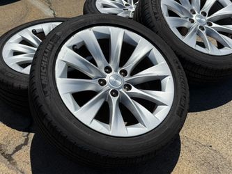 FREE DELIVERY Model S Wheels Rims 19x8.0J+40MM w/ Michelin Tires 245/45R19 75%