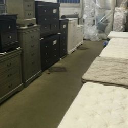 Queen Pillowtop Mattress Set