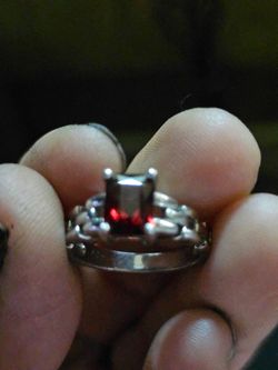 1.75ct garnet and Sterling silver ring