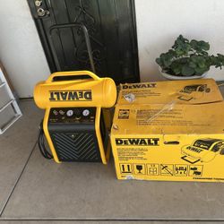 DEWALT 4.5 Gal. Portable Electric Air Compressor