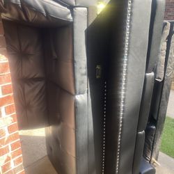 Black Sectional Couch (No Pets. Only Had For few months)