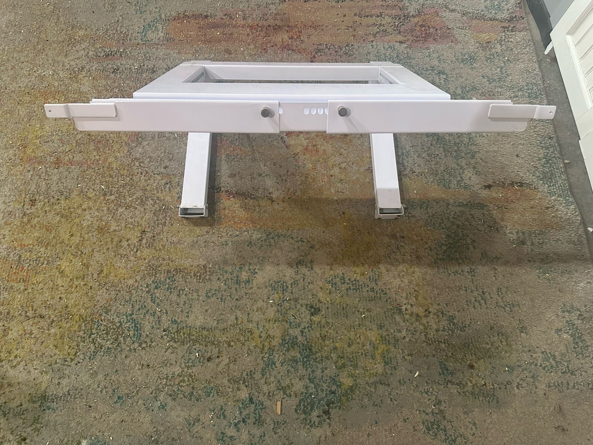 Universal window air conditioner support bracket