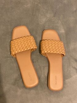 Old Navy Flats Sandals Women's Size 11
