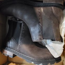 Sorel Size 11 Chelsea Boots