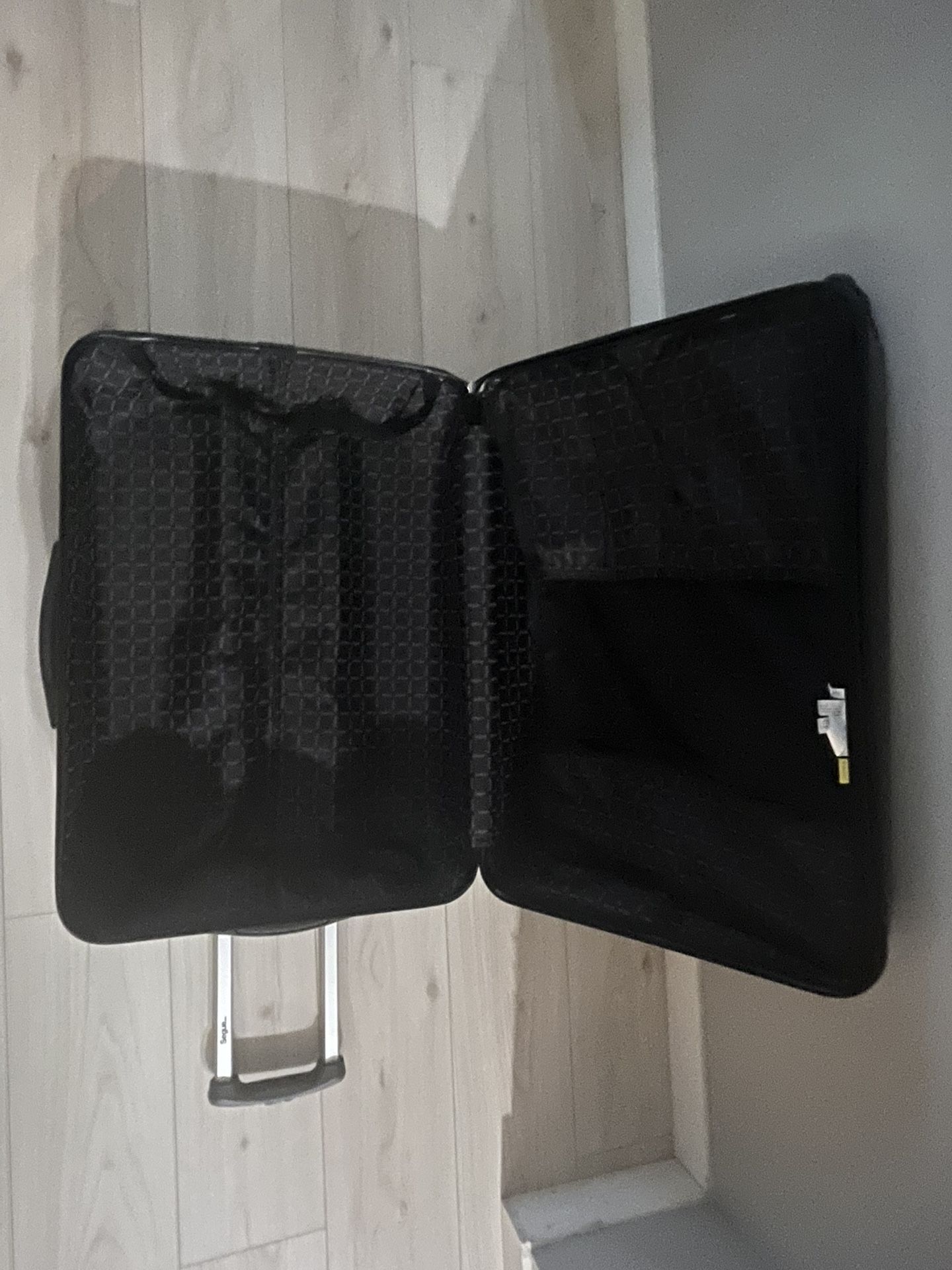 Luggage-hard-shell, Segue