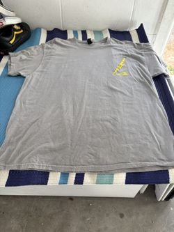 Metallica 72 Seasons 2025 World Tour Local Crew XL Shirt  Authentic Guitar Pick