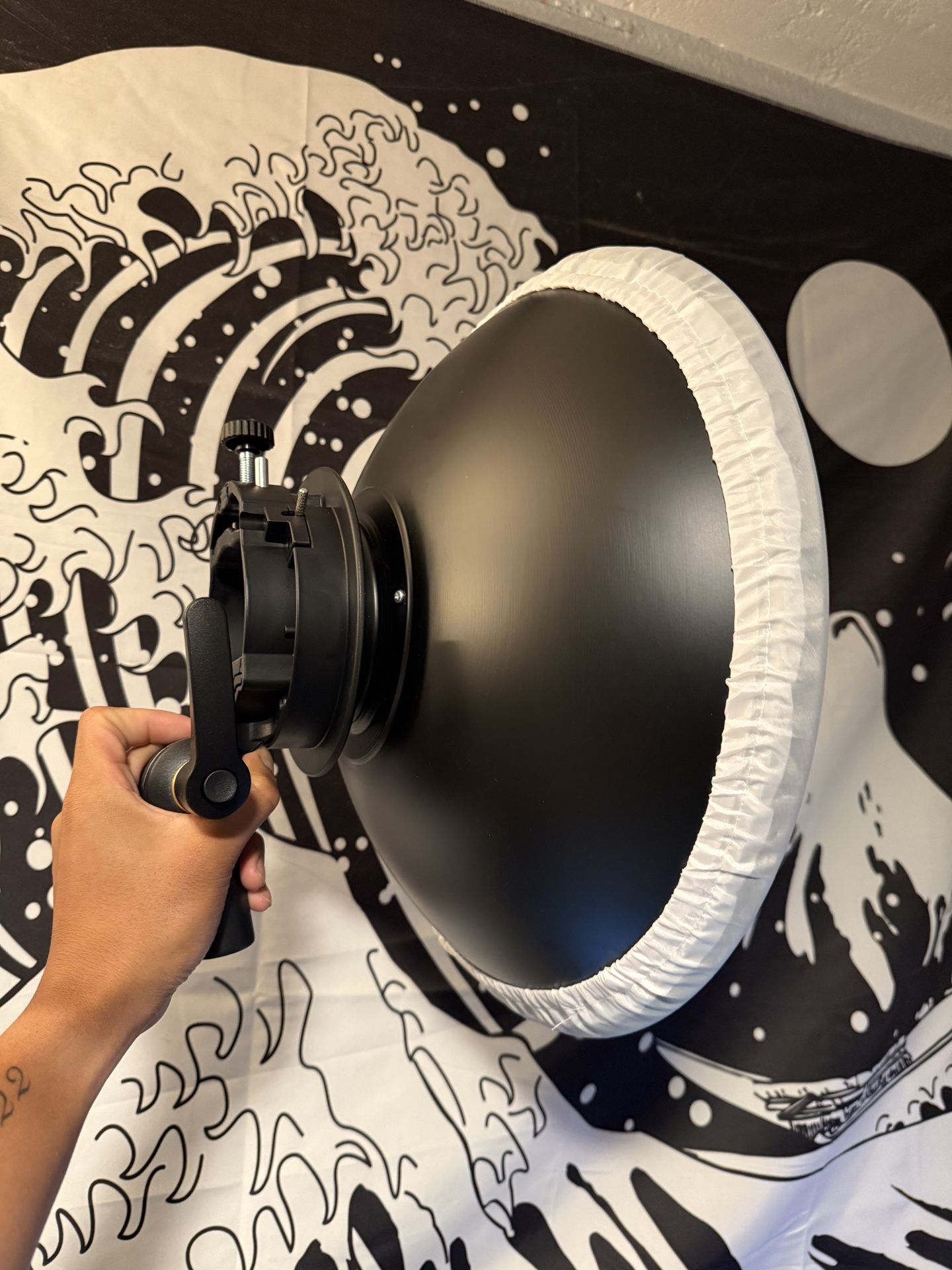 NEEWER 16"/41cm Aluminum Standard Reflector Beauty Dish with White Diffuser Sock