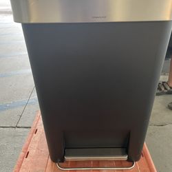 Trash can 