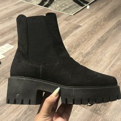 Black Chunky Chelsea Boots