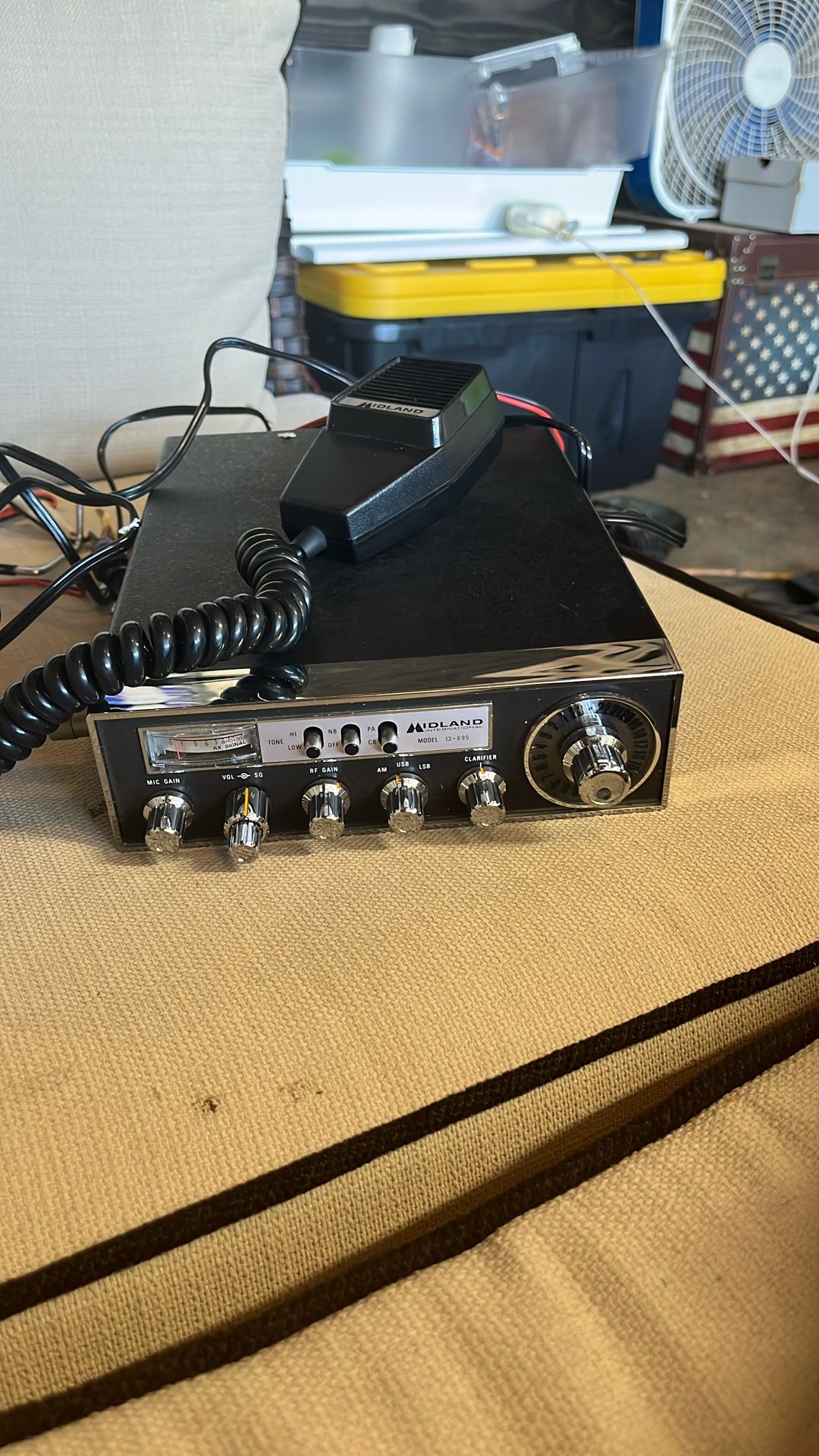 Midland International Model 13-895 Radio