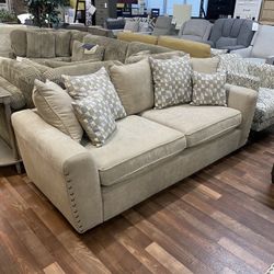 Silverthorn Sofa