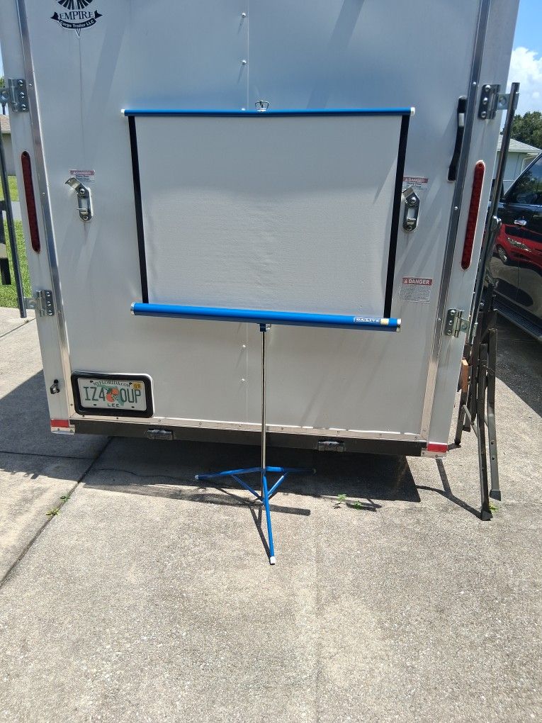 Da-Lite 40"x40" Silver Lite Flyer Projection Screen W/ Tripod   $35 OBO