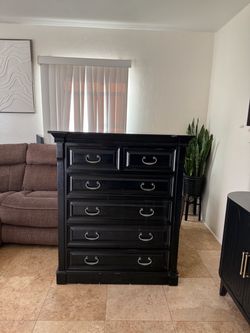 Black Dresser /6 drawers
