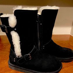 New Uggs Girls Size 4 Or 6.5  In Woman’s 
