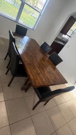 Dining table with 6 leather chairs