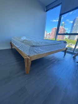 King Bed Frame – Solid Wood Platform (Golden Natural)