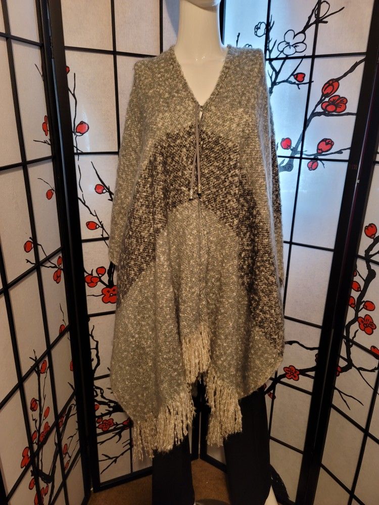PRELOVED "MARC NEW YORK" FUZZY EVENING WEAR CAPE WITH FRINGE/LEATHER TIE