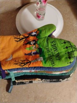 7 used oven mits