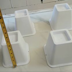 New 4 - Bed Risers 6" 