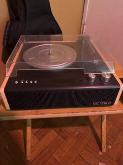 Victrola Bluetooth Record Player + 9 Vinyl Records Lot