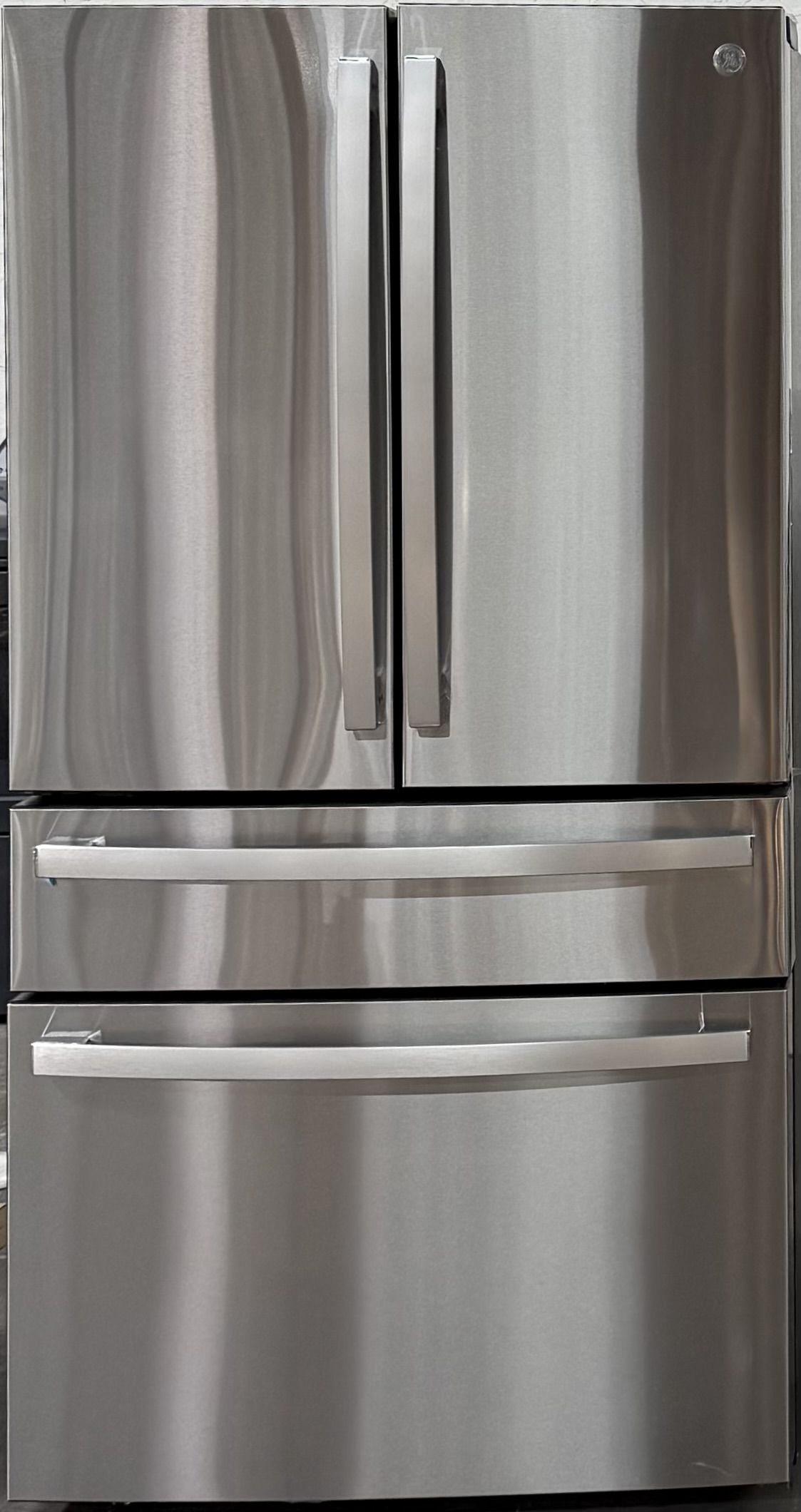 GE Refrigerator PGE29BYTFS - 02579