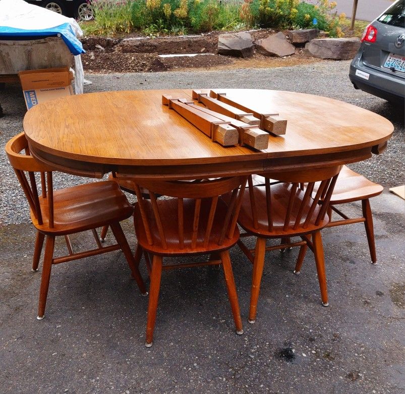 Dining Table & Chairs