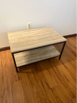 Sauder North Avenue Coffee Table Charter Oak 42027,in great condition
