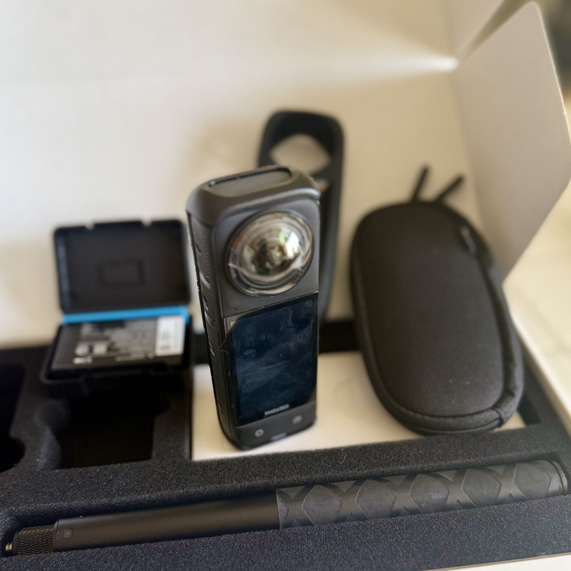 📸 Insta360 X4 Adventure Bundle – Great Condition! 💰 Price: $325