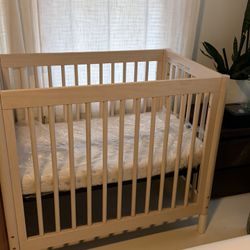 Pottery barn Mini Crib - Convertible 
