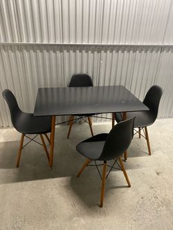 Black Dinner Table